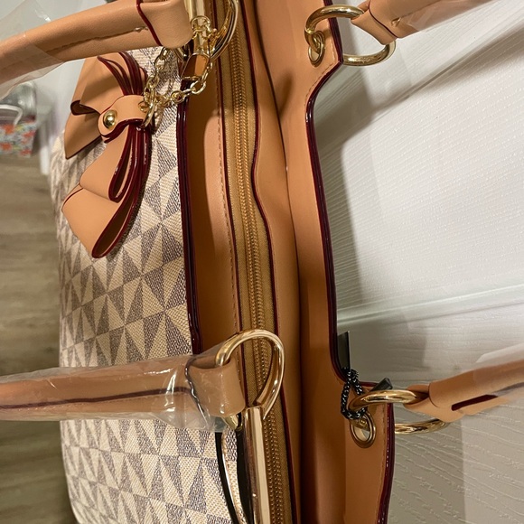 Large Beige checkered Shoulder Crossbody purse NEW with tags Fall tote roomy - Picture 3 of 5